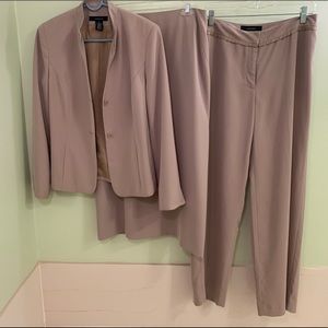 Jones Wear 3-piece Suit Set (size 8/10)